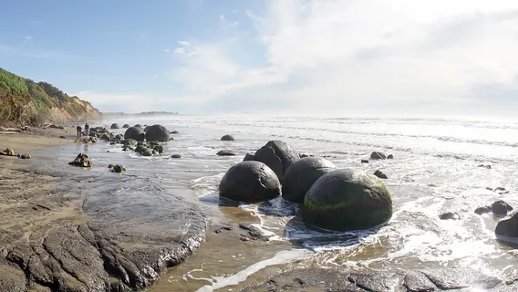 Moeraki Boulders Beach