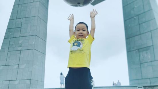 南澳北回归线标志塔“自然之门”,位于汕头市南澳县青澳湾的北回