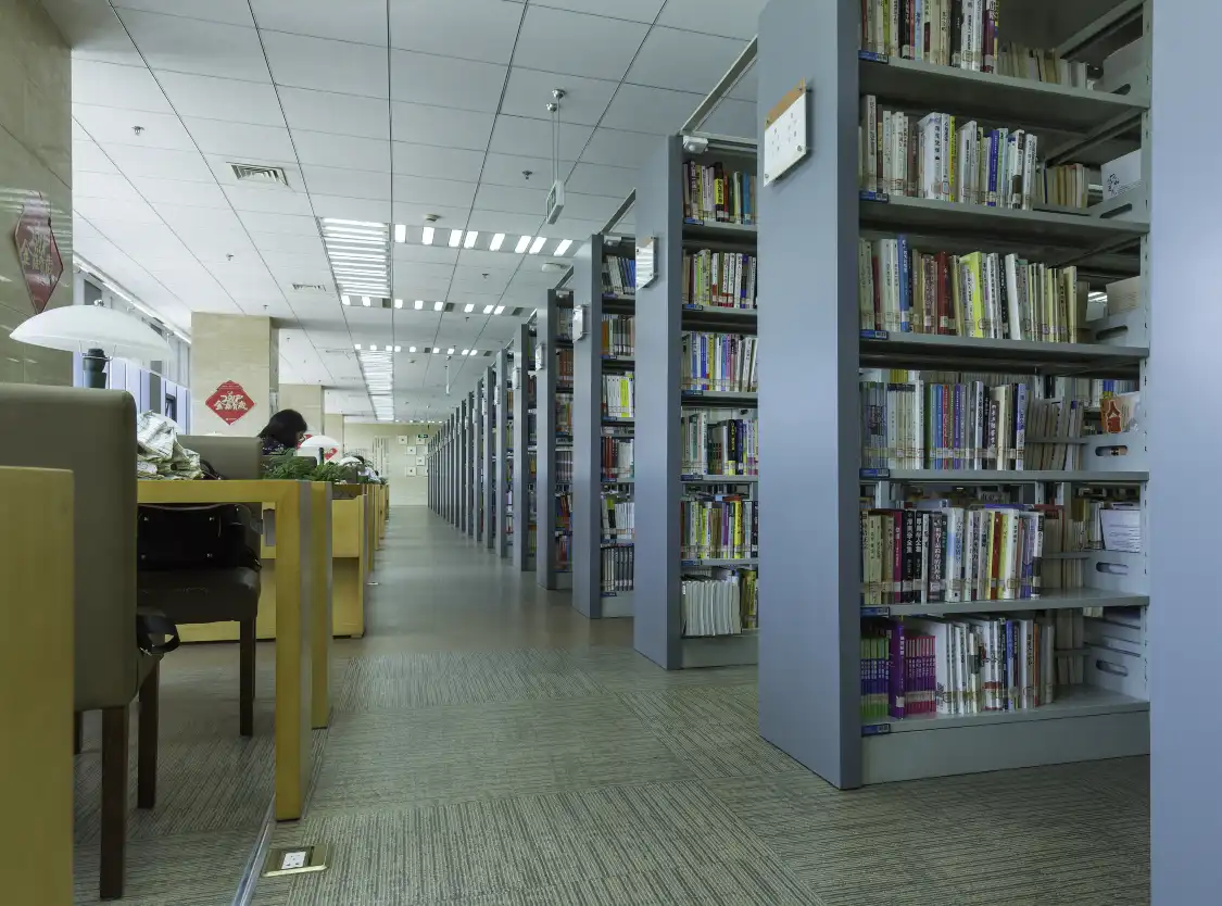 鄰近浦東新區陸家嘴圖書館的酒店