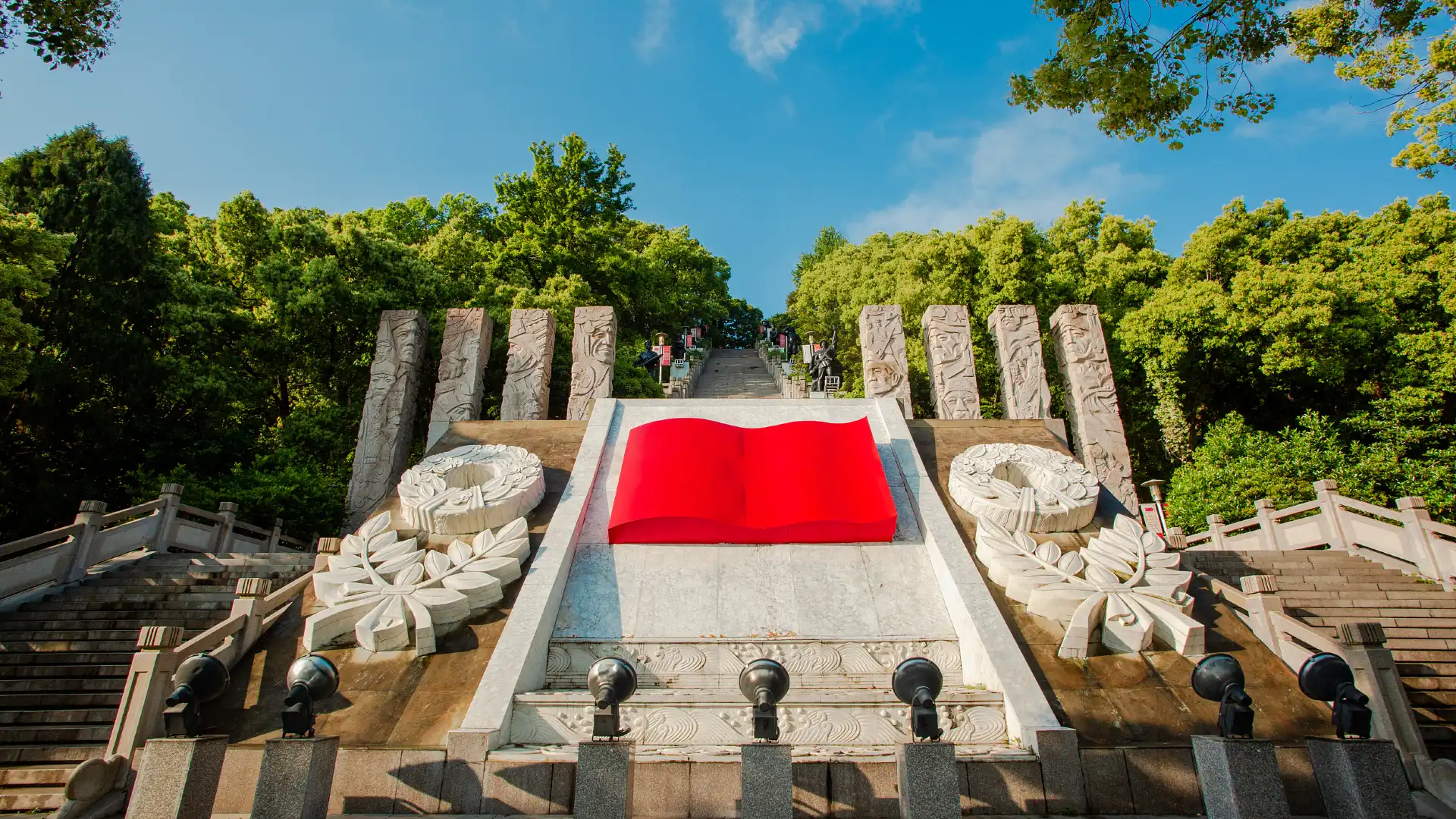 Hotels near Jiefangyijiangshandao Memorial Hall