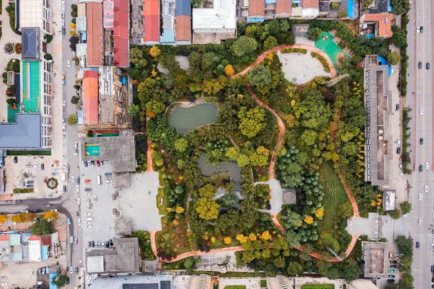 Отели с услугой парковкой в г. Хаума