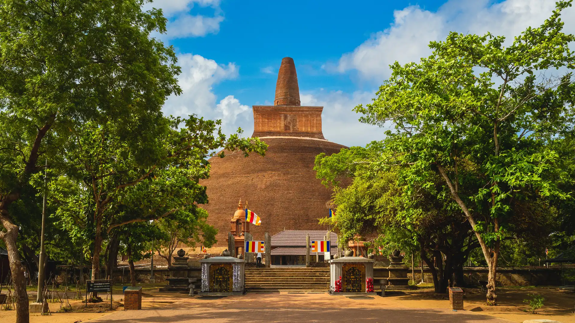 Hotels near Abhayagiriya