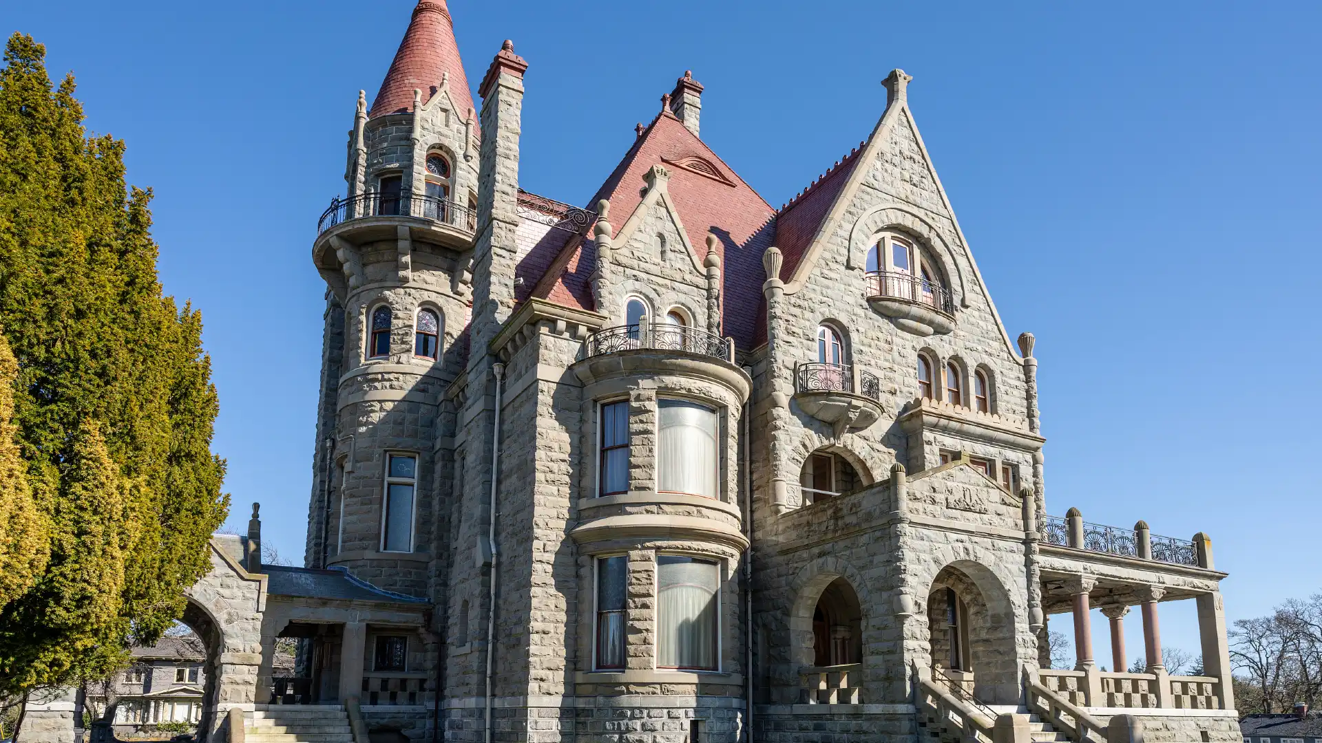 Hotels near Craigdarroch Castle