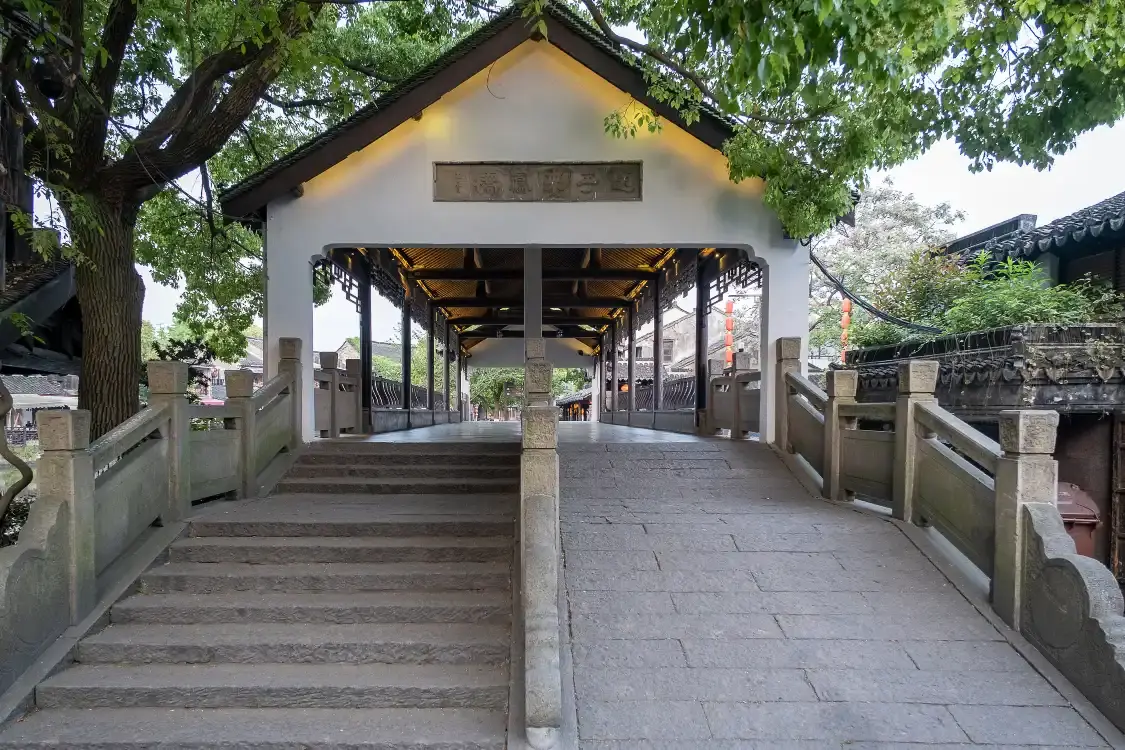 Hotels near Songzilaifeng Bridge