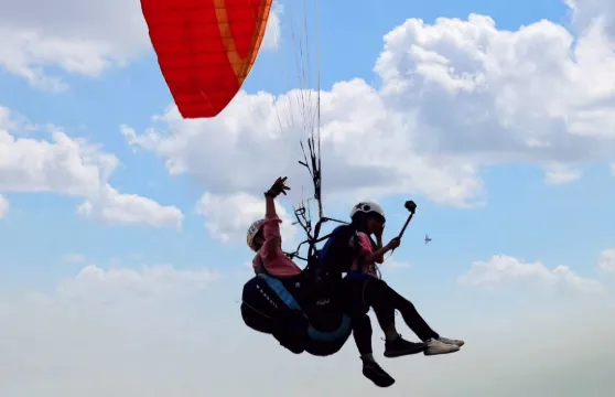 柳州螺螄粉小鎮飛行營地+柳州螺螄粉特色小鎮滑翔傘飛行體驗【飛行高度200米+專業教練帶飛】