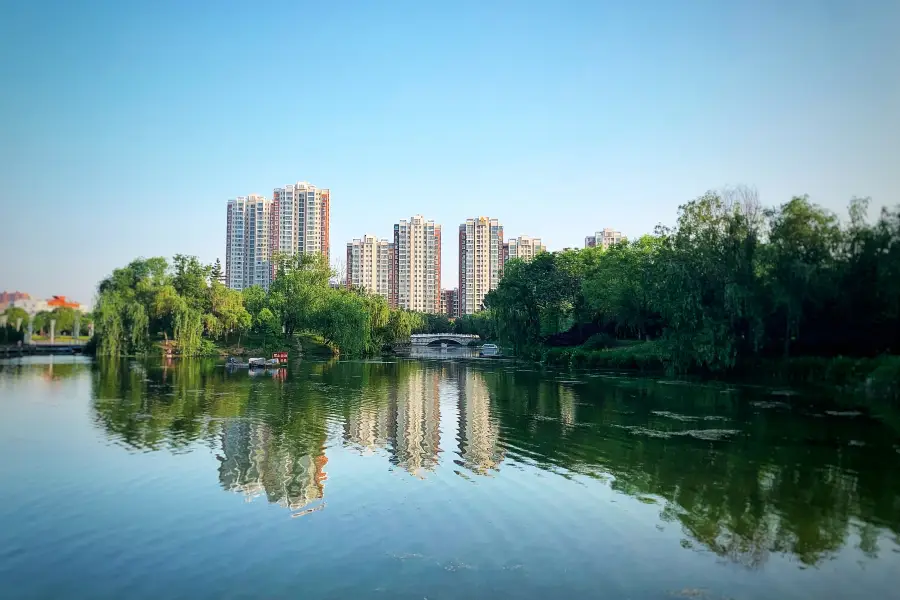 Dengzhou People's Park