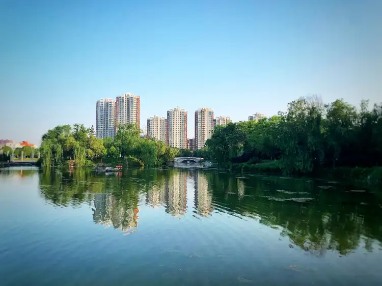Hotels near Dengzhou People's Park