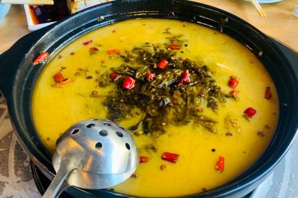 酸叔老坛酸菜鸡(波密分店)