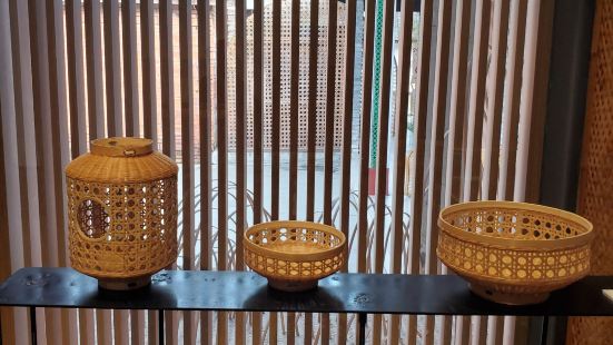 竹編博物館裏面展示了很多竹編的藝術品，做工很精細，印象最深的