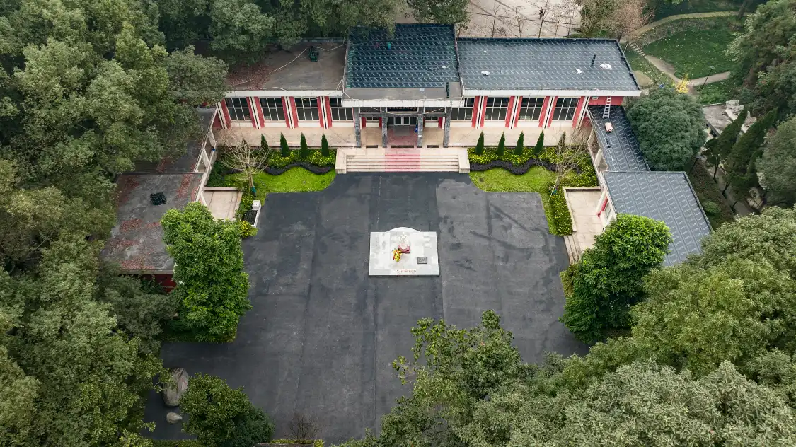 Hotels near Dingyoujun Lieshi Memorial Hall