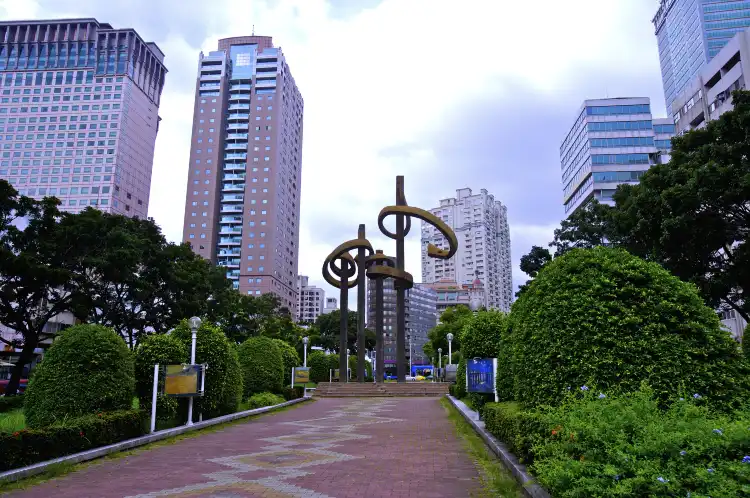 Hotels near Jinguo Lvyuandao