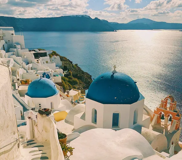 Las famosas cúpulas de Santorini