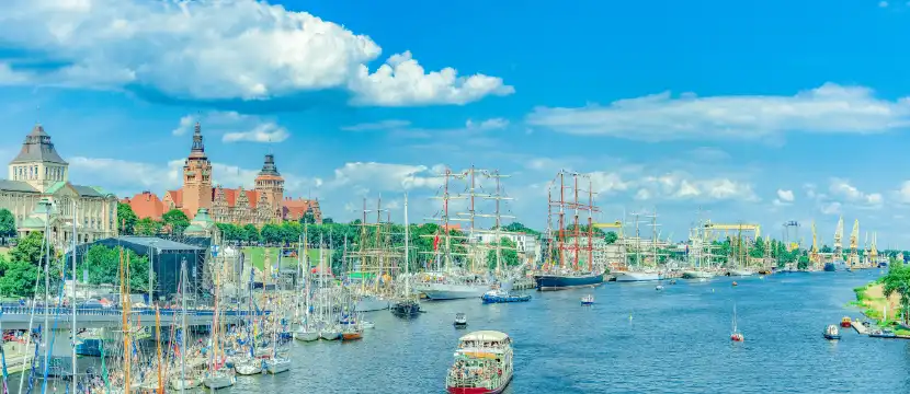 Hotels near Waly Chrobrego Promenade (Hakenterrasse)