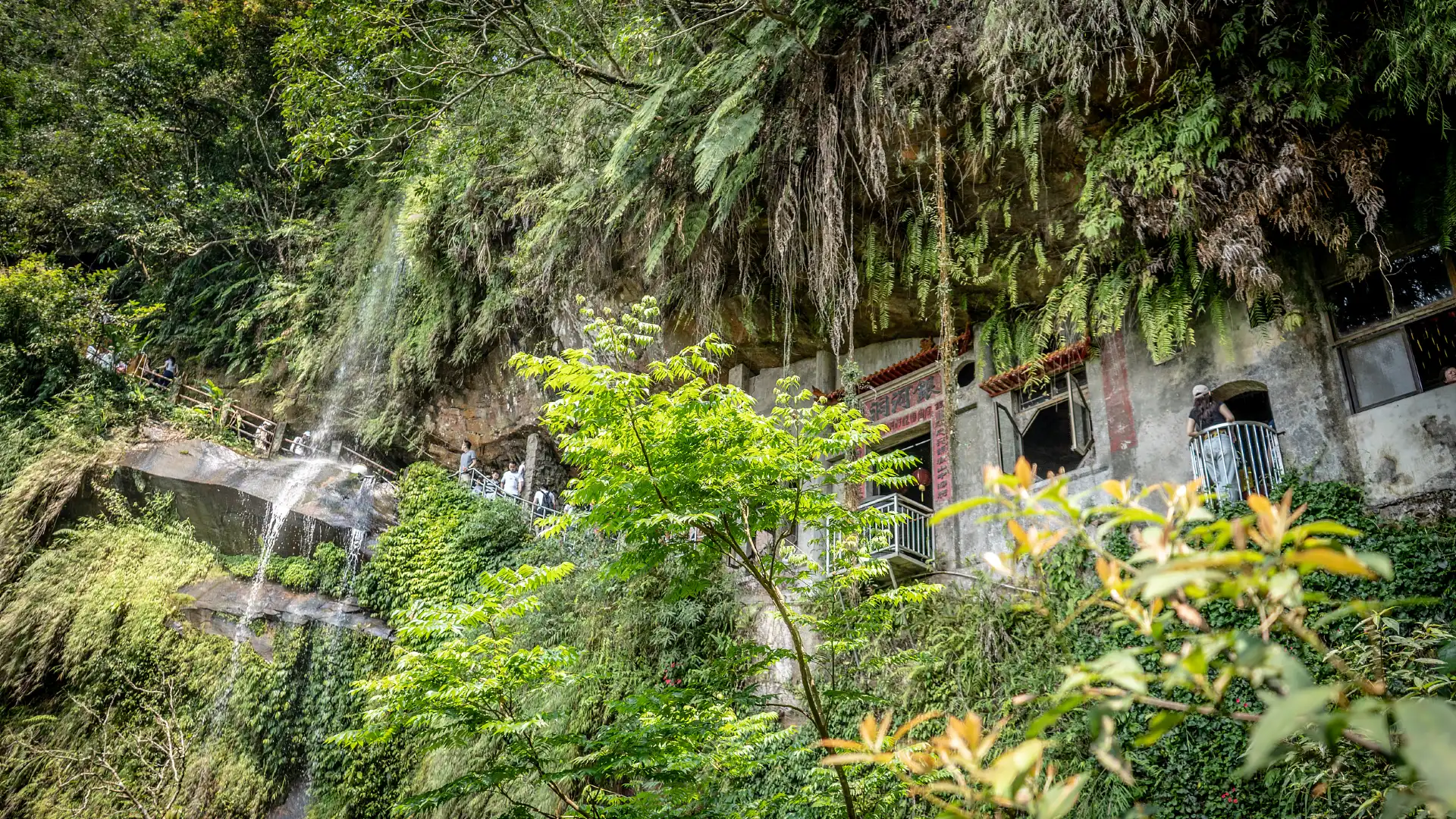 Hotels near Yinhe Cave