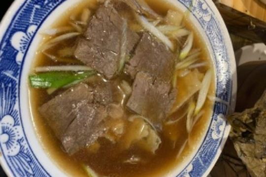 罩餅的牛肉
