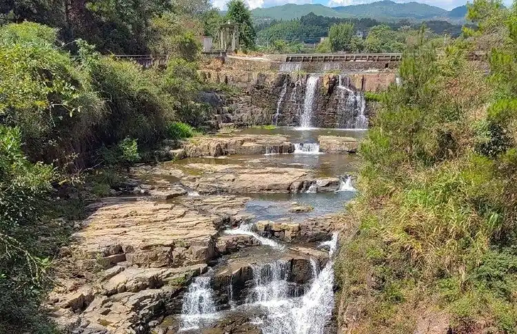 Dêrong County