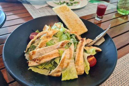 Q LOUNGE & RESTAURANT