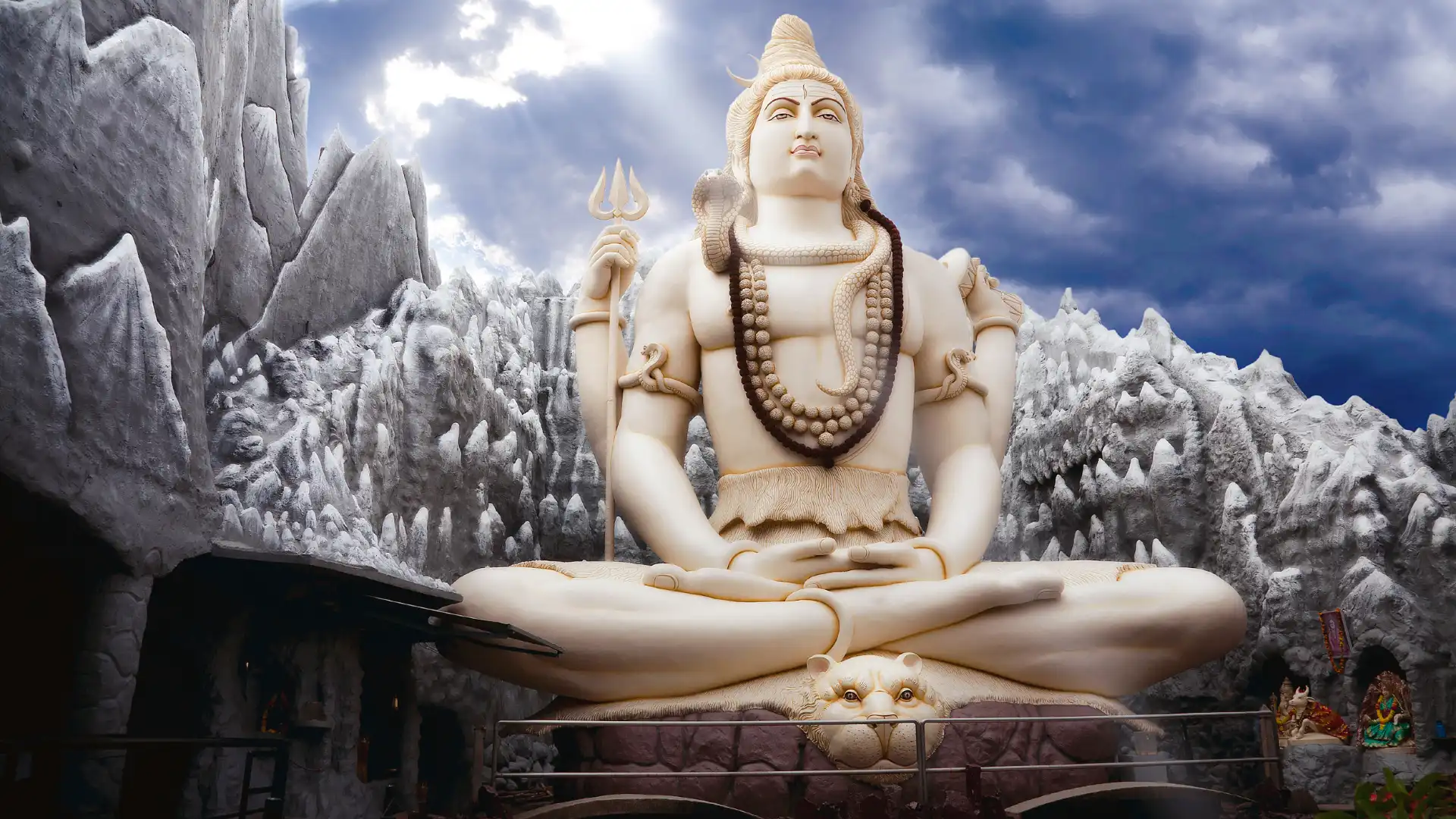 Hotels near Shivoham Shiva Temple