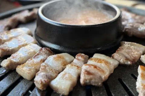 ungteori saenggogi - Hongdae (Korean bbq restaurant)