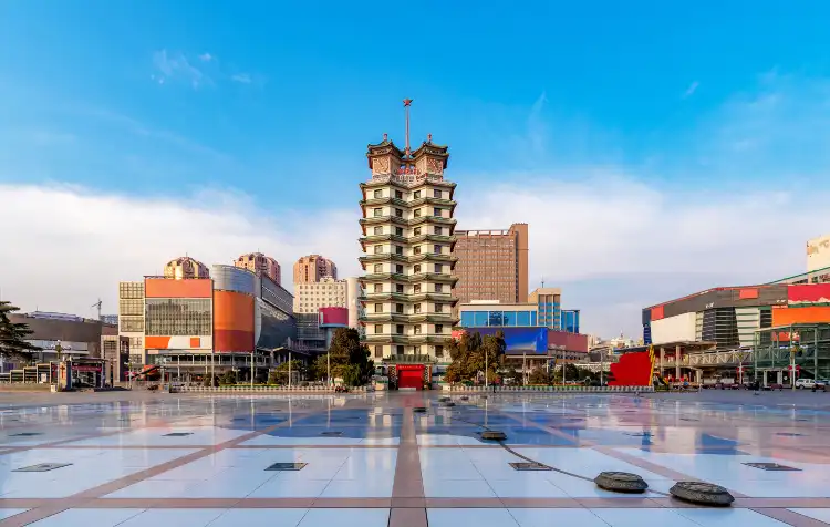 Hotels near Erqi Square
