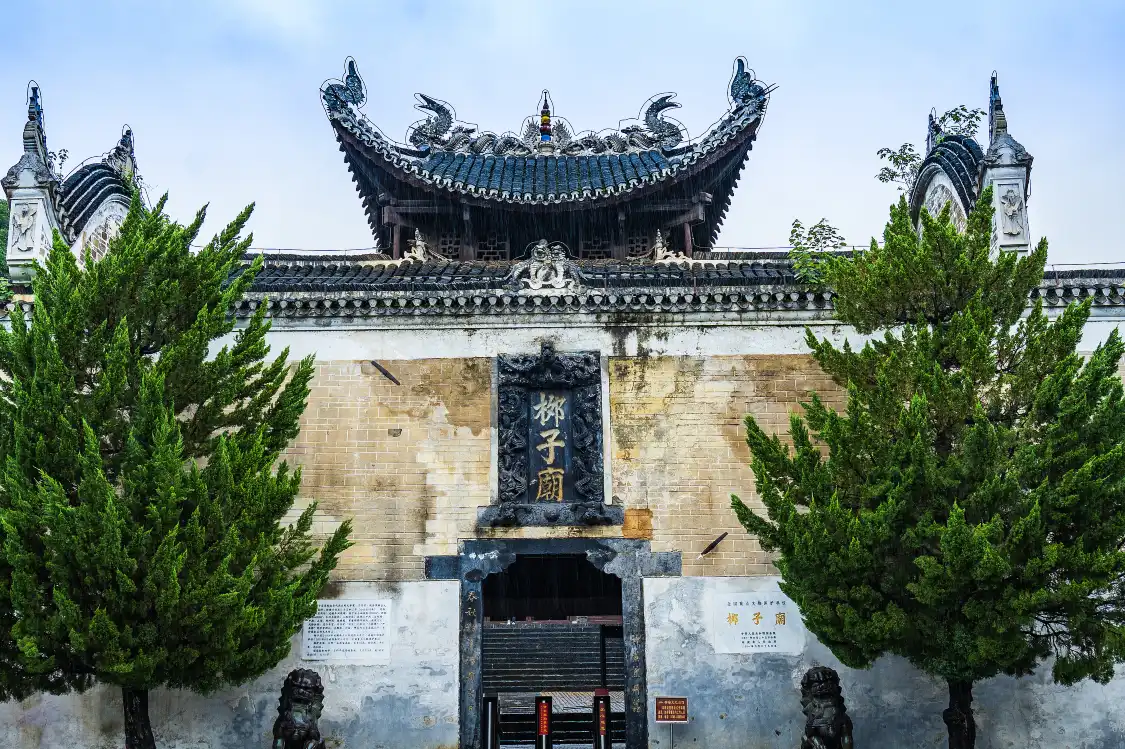 Các khách sạn gần Liuzi Temple