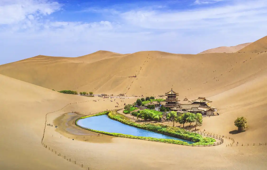 โรงแรมใกล้ทะเลสาบพระจันทร์เสี้ยว