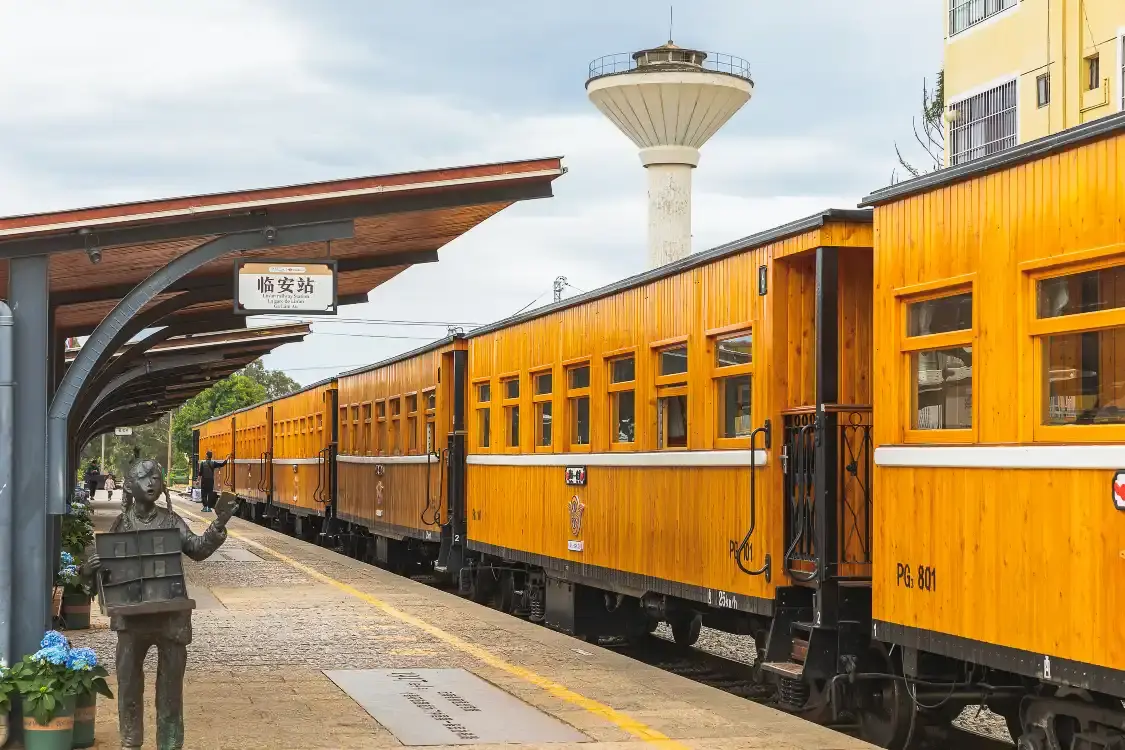 린안 관광 기차역 주변 호텔