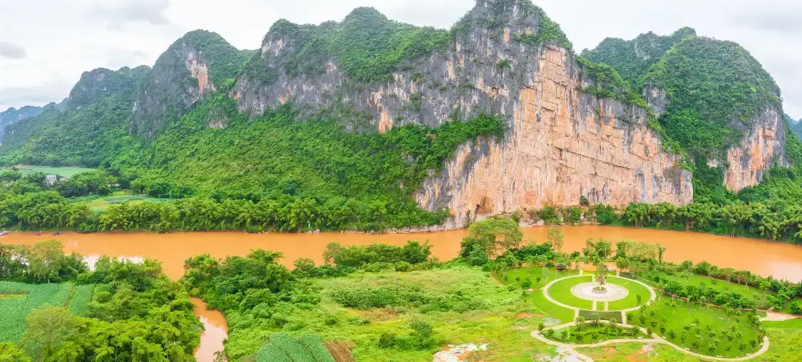Hotels near Zuojiang Huashan Rock Art