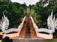 เดินบันไดไปไหว้พระที่ภูสิงห์ จ.กาฬสินธุ์
