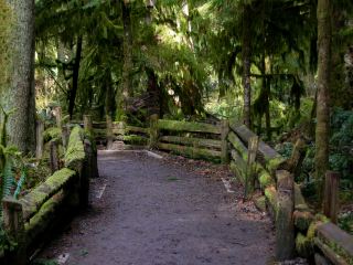 สำนักสงฆ์บ้านขุนกลาง โรงแรมใกล้เคียง