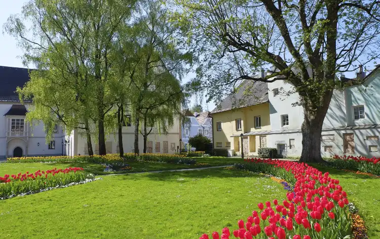 Hotels in der Nähe von HUBER Arena