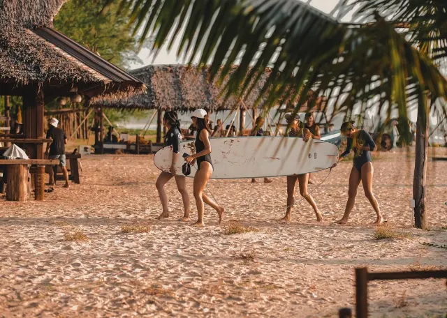 หาดลับในเขาหลัก Memories Beach 