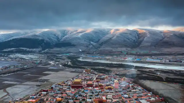 鄰近覺囊賽格寺的酒店