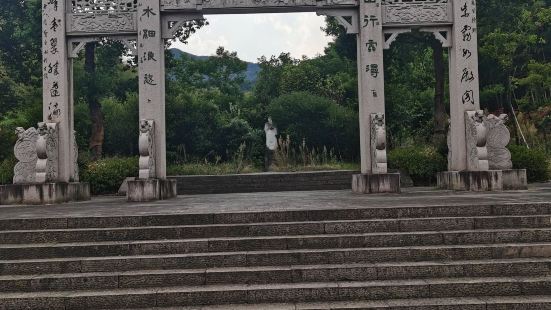 处在越城区和上虞的交界地带，为了葛大仙而起名！沿途风景的确不