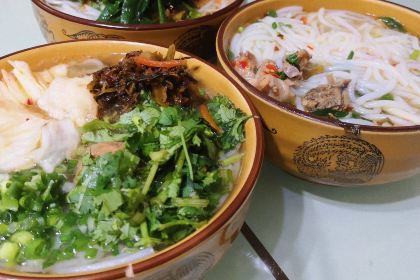 CAO JI Yun Xian Chicken rice noodle