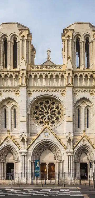 โรงแรมใกล้บาซิลิก Notre-Dame de Nice