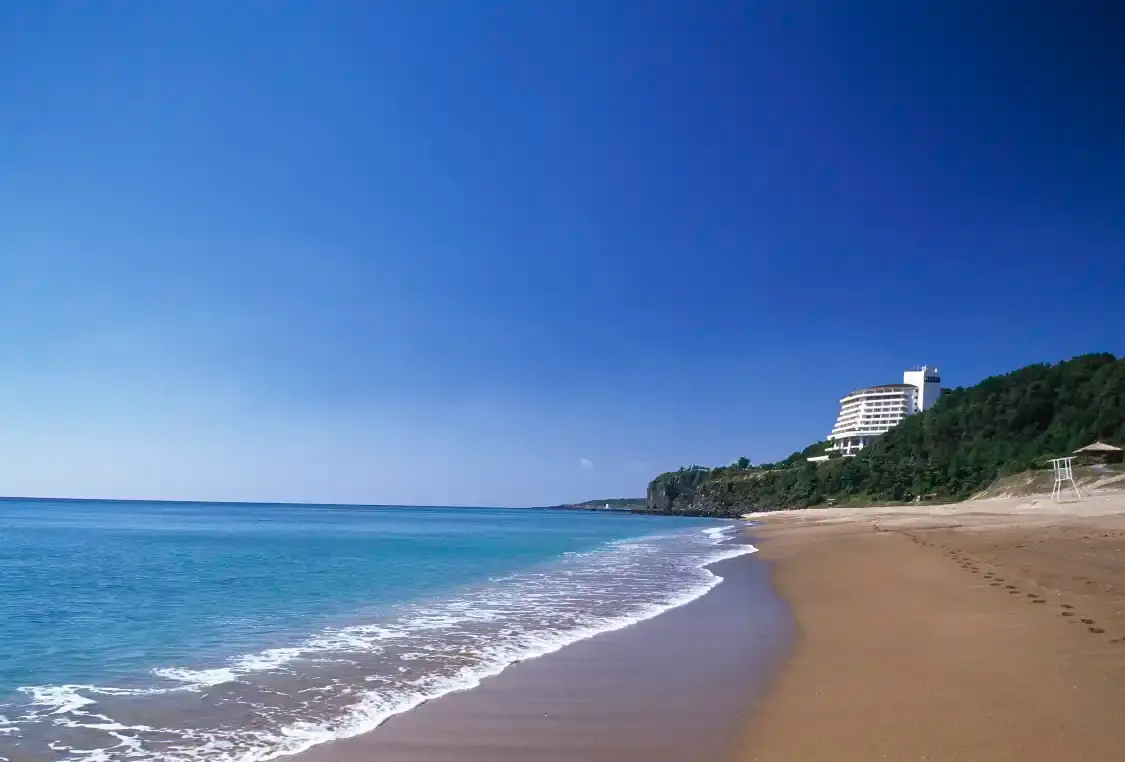 Отели рядом с достопримечательностью «Jungmun Beach»