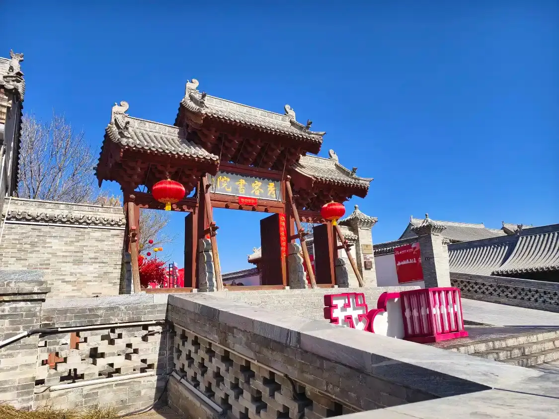 Hotels near Xiurong College