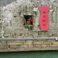 Walk through an ancient Suzhou. 