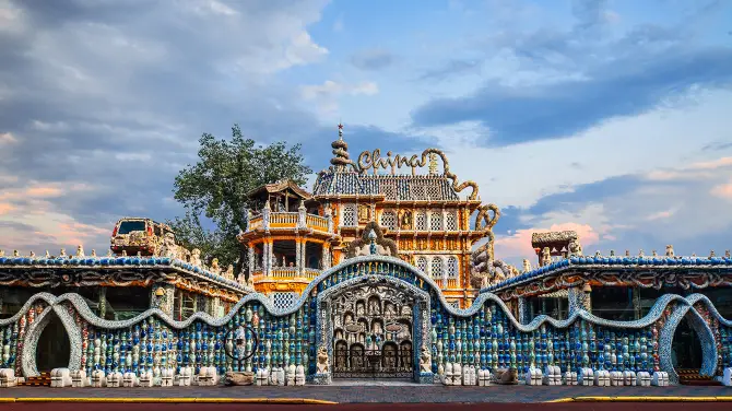 1_Porcelain house