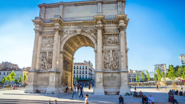 Arc de Triomphe ( Porte d'Aix )