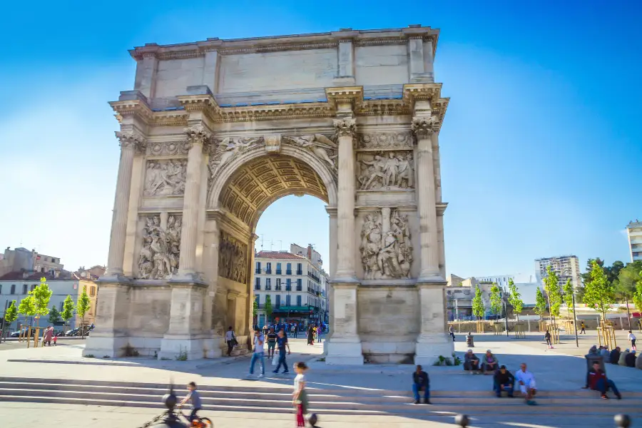 Arc de Triomphe ( Porte d'Aix )