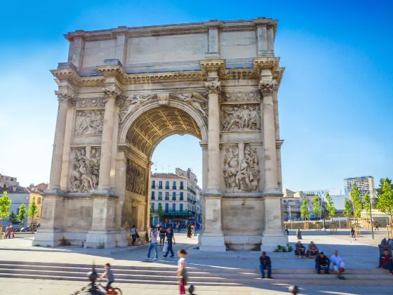 Arc de Triomphe ( Porte d'Aix )