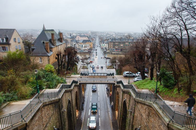 Compare 5 airports near Le Mans