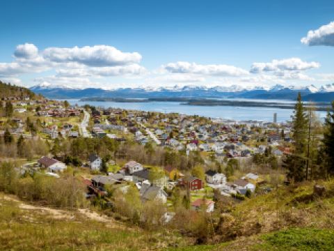 Direct flight from Longyearbyen to Molde tickets