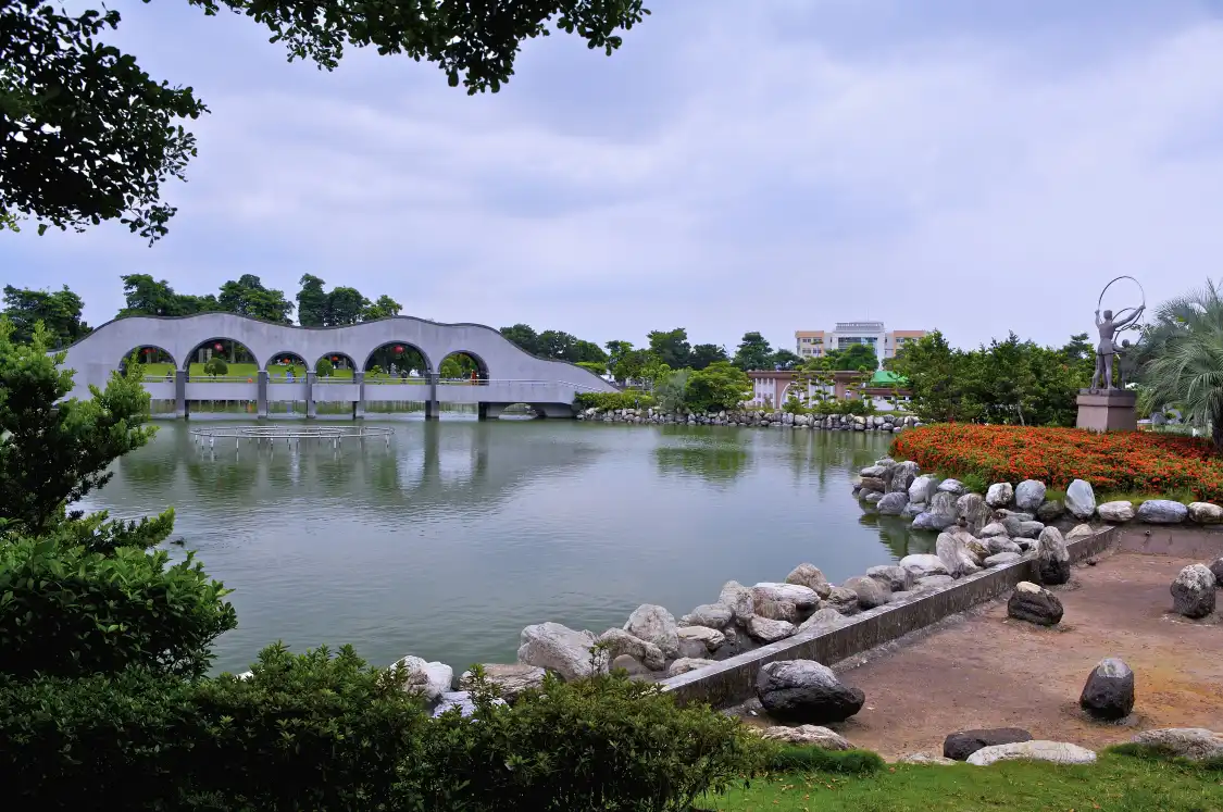 Hotels near Fongle Sculpture Park