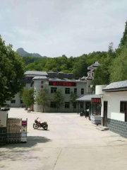 Yunhu Mountain Villa
