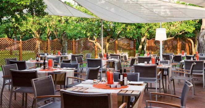 L'Orangerie Poolside Bar & Restaurant