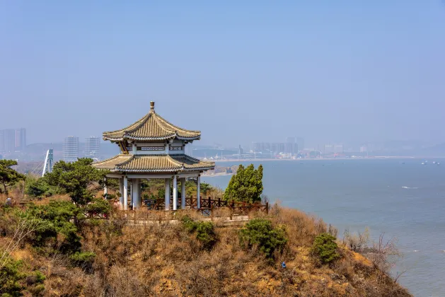 Hotels in Huludao With Bars