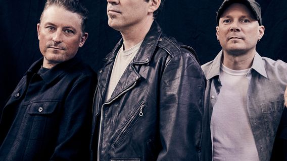 Paxton Township | Theory of a Deadman Tour